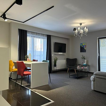 Luxury Glam Apartments & Studios Near Coresi Mall Brașov Exterior foto